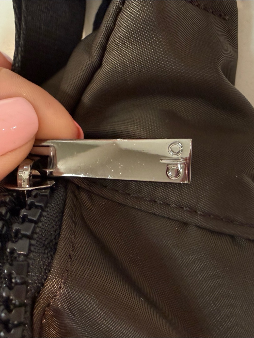 ALO Yoga Explorer belt bag Espresso - Picture 8 of 8